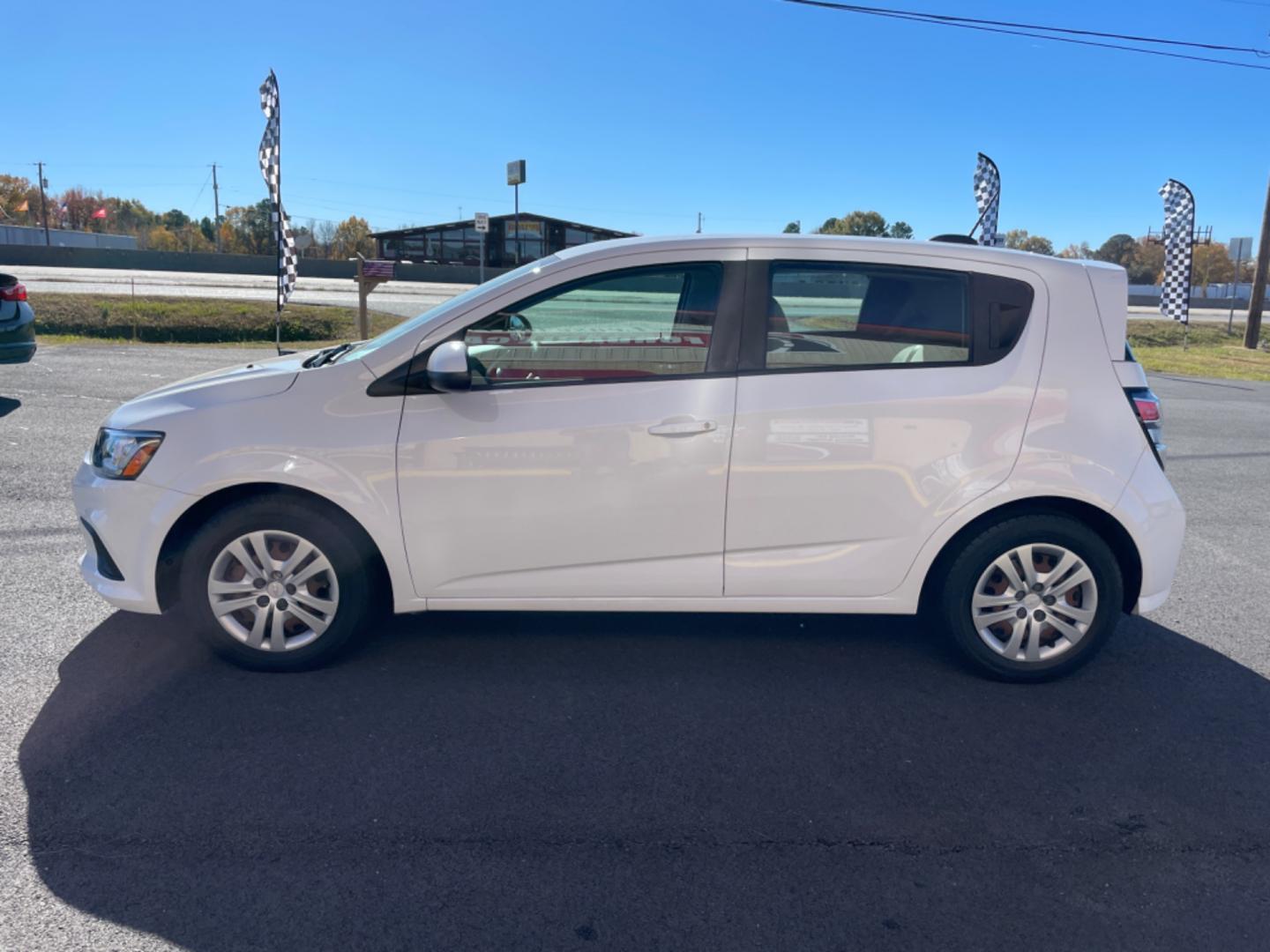 2017 White Chevrolet Sonic (1G1JG6SH2H4) with an 4-Cyl, 1.8 Liter engine, Automatic, 6-Spd transmission, located at 8008 Warden Rd, Sherwood, AR, 72120, (501) 801-6100, 34.830078, -92.186684 - Photo#4